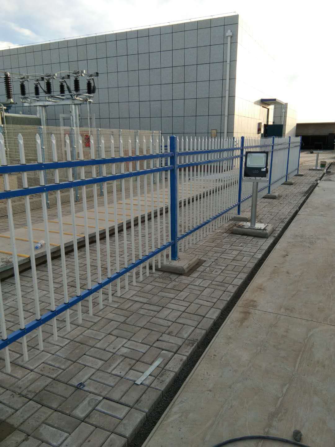 鐵藝護(hù)欄 鐵藝護(hù)欄