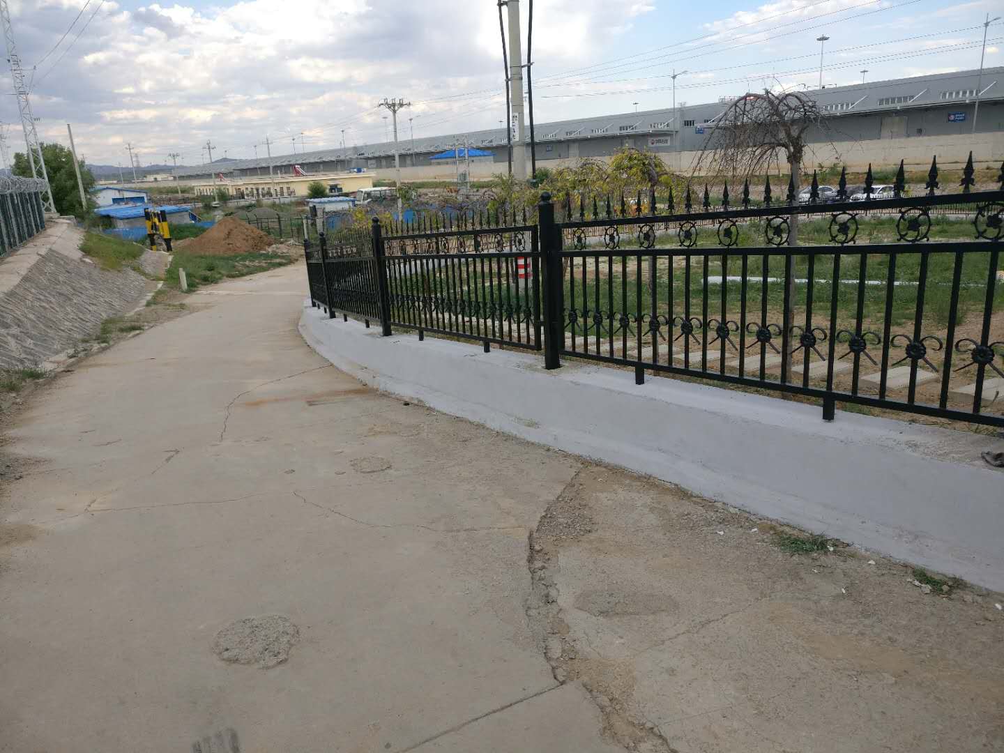 鐵藝護(hù)欄 鐵藝護(hù)欄