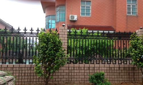 別墅鐵藝護(hù)欄 別墅鐵藝護(hù)欄