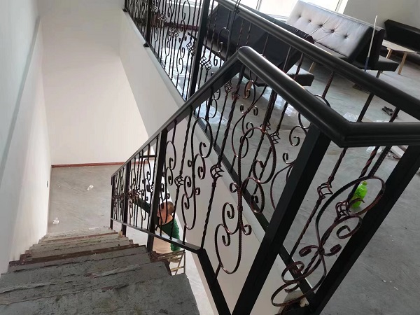 草原夏威夷小區(qū)樓梯扶手