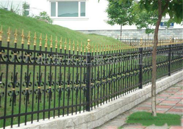  怎樣安裝鐵藝圍欄更加有效果