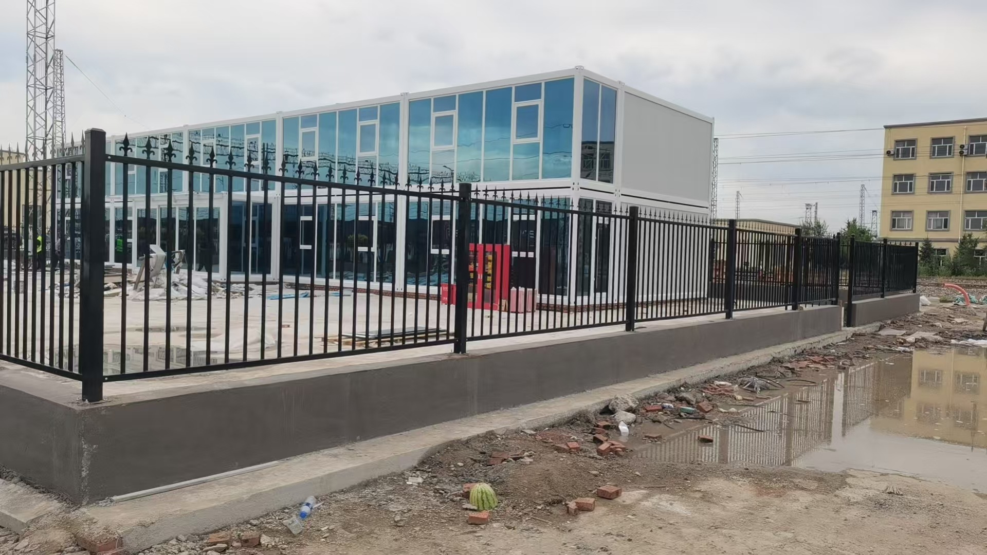 呼和浩特白廟子機(jī)務(wù)段的鐵藝圍欄及大門(mén)